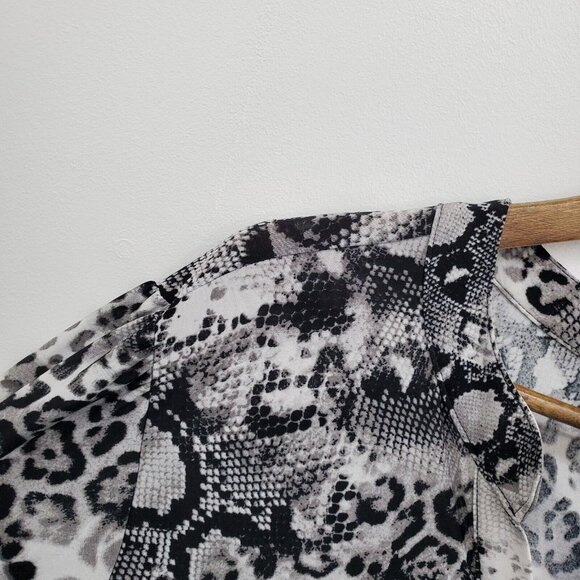 Womens Snakeskin Pintuck Blouse Top Plus Size 3X Black White Long‎ Sleeve V-Neck - Picture 9 of 14